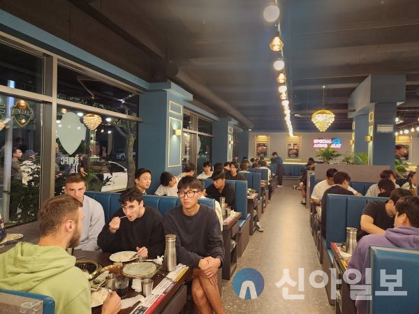 스폰서가 쏜다 강원FC, 청년고기장수 기운 받아 원기 충전