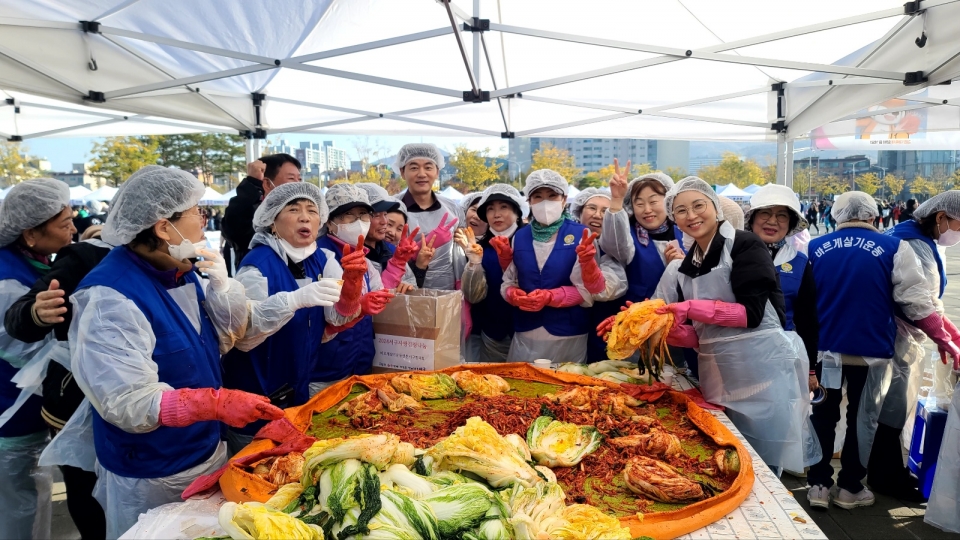 에이치엠푸드, 김장철 맞아 소외계층을 위한 김장김치 주문 쇄도