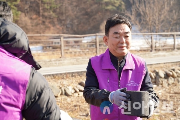 강원랜드, 폐광지 취약계층 사랑의 연탄 나눔 봉사활동