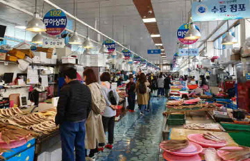 삼천포용궁수산시장 상인회, 산불 이재민 성금 전달