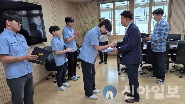 삼척교육지원청, 도계고등학교 선행 학생 4명 표창
