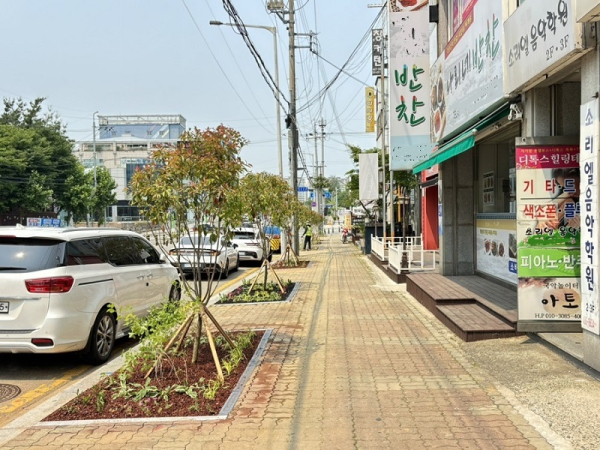 군산시, 백토로 일대‘사계절 가로정원’조성