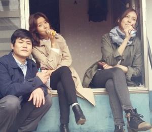 수목드라마 달콤살벌패밀리 유선, 김성균-차예련과 쭈쭈바 하나씩 물고 휴식타임?...김성균은 슈퍼집 아저씨포스폭소