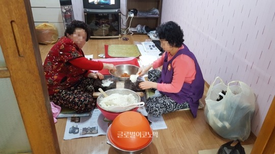 매운 맛이 일품인 청도 할매김밥…양념한 무말랭이가 속 전부