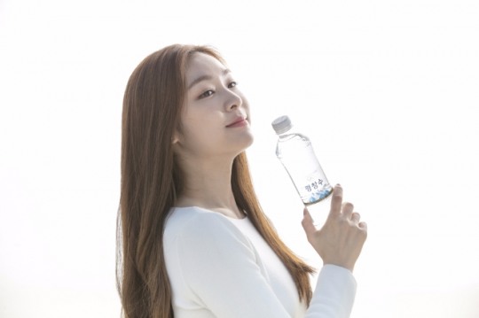 코카콜라 ‘강원평창수’, 김연아와 함께한 광고 비하인드컷 공개