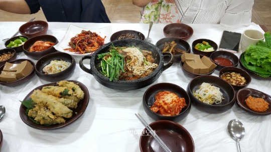 [후지니의 전국 팔도 맛집 탐방(56) 남원 새집] 살만 체에 걸러 시래기로 토속의 맛낸 걸쭉한 추어탕이 특징