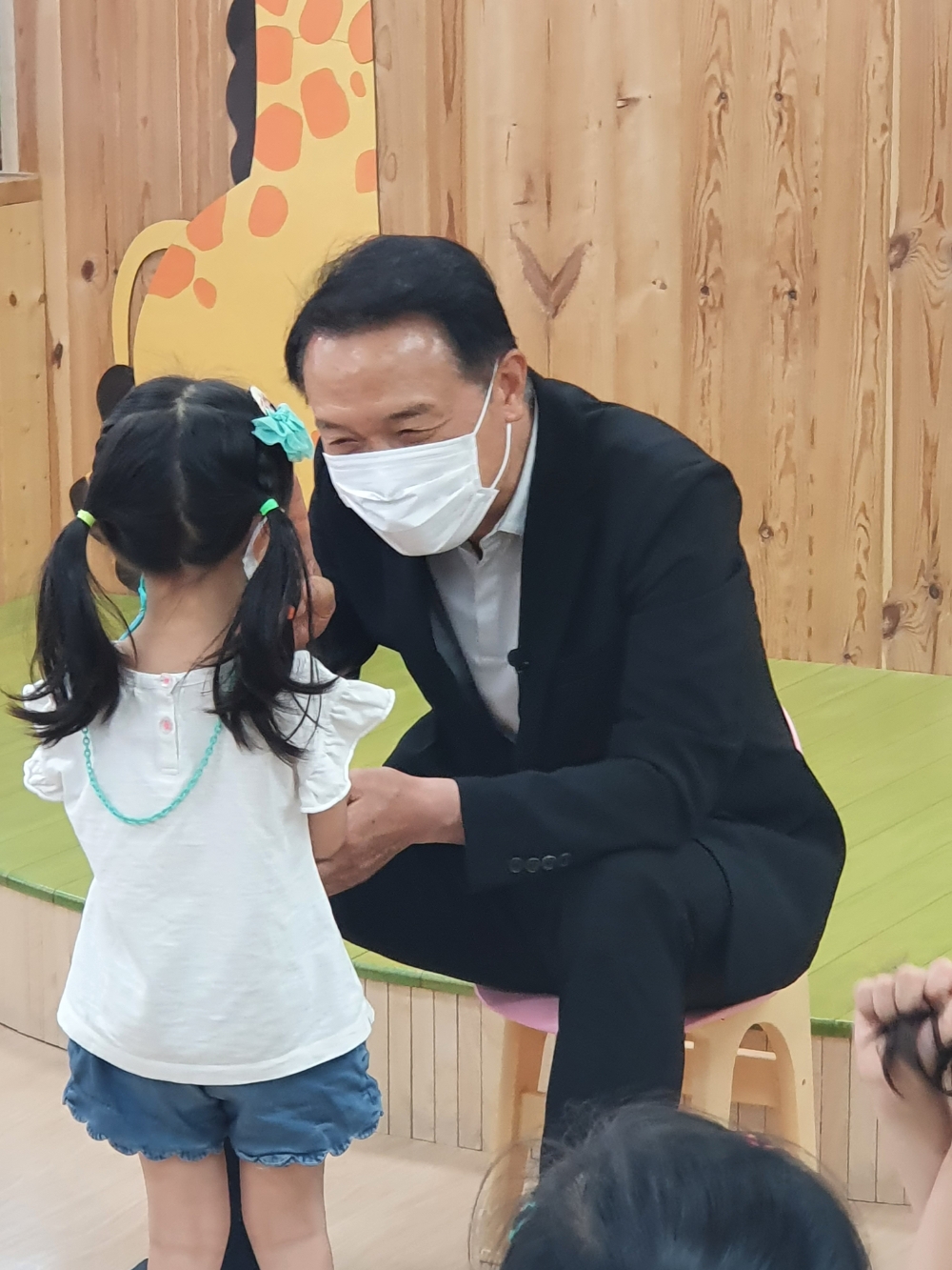 임태희 경기도교육감 당선인, 수원 큰나래유치원 방문