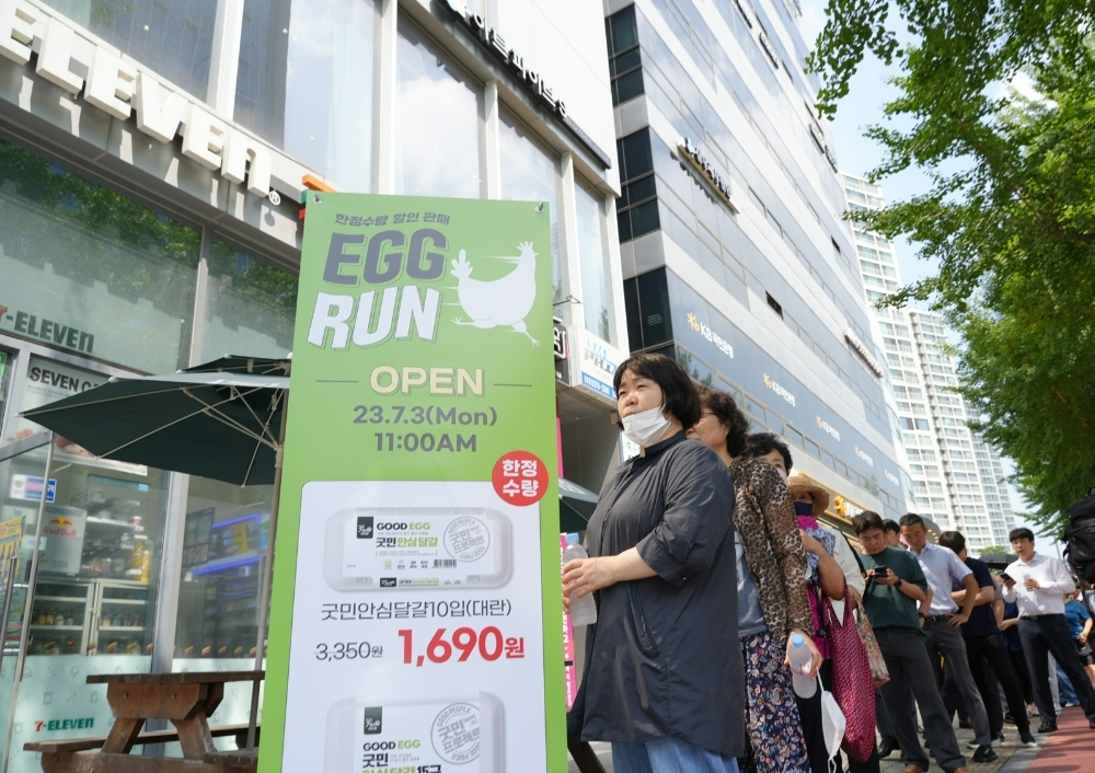 대형마트 자리 넘보는 편의점…삼겹살·과일 파니 장보기 수요 껑충