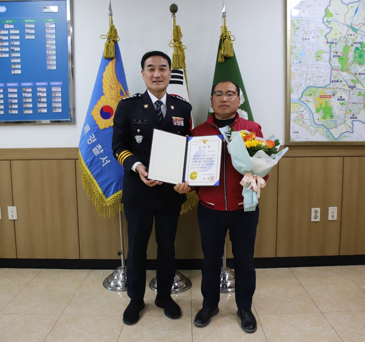 안산상록경찰서, 러닝머신에서 돈다발 찾아준 시민에게 감사장 수여