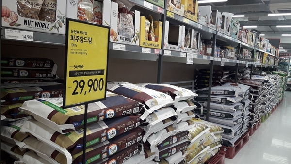 대형마트 쌀 최저가 경쟁에 농민 운다