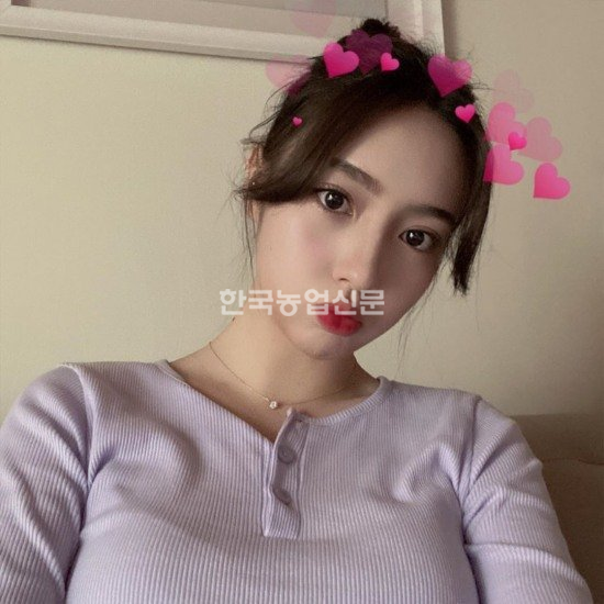 김수정 외출 시엔 마스크 꼭 끼구 다니세요 ㅠㅠ 화사함 가득 셀피 한 컷