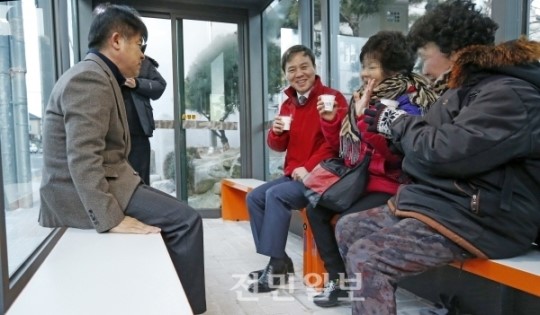 전주 다가동 새벽 인력시장, 추위 대신 따스함 가득