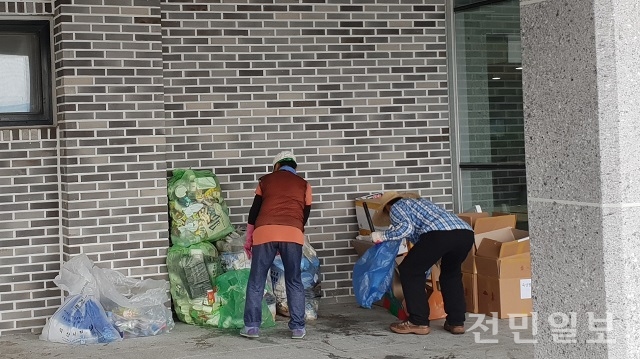 전국체전 숨은 일꾼 환경미화원과 자원봉사자