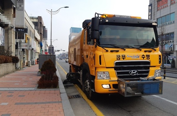 군산시, 친환경 노면청소차량 2대 신규 도입 운행