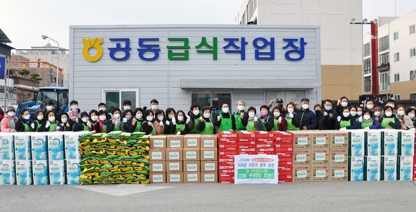 정읍농협, 소외계층에 3차 생필품 꾸러미 전달