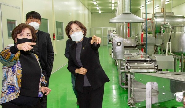 김영자 김제시의회 의장, 관내 생산업체 오성푸드 방문 현장 소통 의정활동 펼쳐
