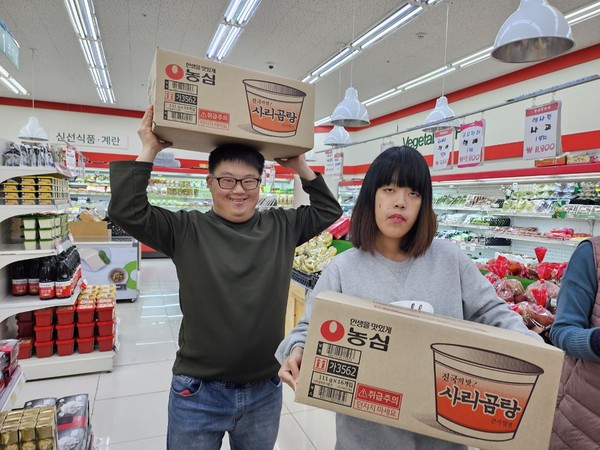 두드림사회적협동조합, 발달장애인 산타원정대 구성 후원품 전달
