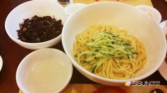 [SN포토] 100년 전의 짜장면 고유의 맛을 살린 백년짜장 [인천 차이나타운]