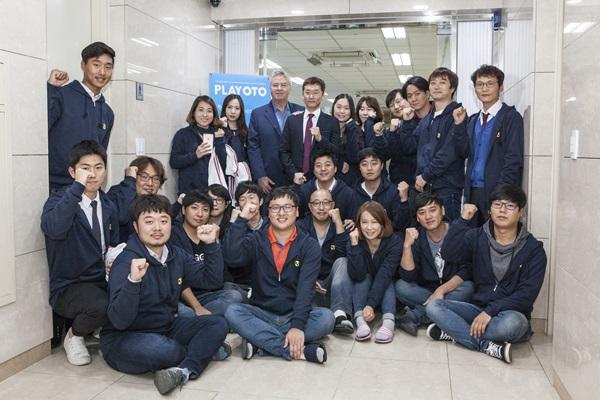 거스 히딩크, 한국 IT 벤처기업 방문 화제