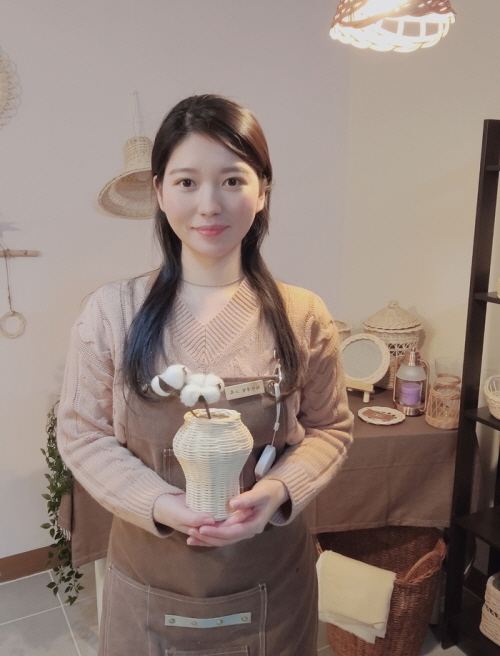 [JOB인터뷰] 사상구 라탄공방 느루 진정희 대표, 라탄을 엮으며 마음을 치유하는 휴식의 시간을 나누고파
