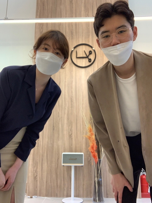 [JOB인터뷰] 안산 공구이팔헤어스튜디오 이승우-김지영 원장, 부부가 운영하는 사람 중심의 따뜻한 미용실