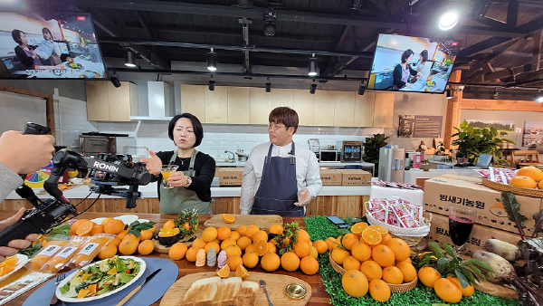 [지역이슈] 한림오젠, 청년농부 빙새기농원 프리미엄 황금향 라이브커머스 진행...100박스 완판