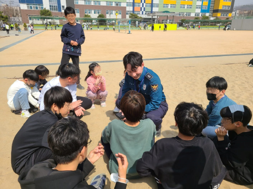 안산 화정초등학교 학부모폴리스 하교지도 학교폭력근절캠페인 진행