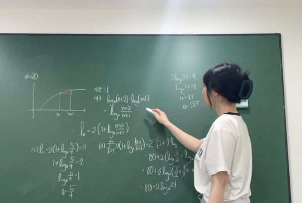 [이코노믹s] 리즌수학교습소 이주영 대표 논리를 명확히 이해하여 수학의 재미를 느끼도록
