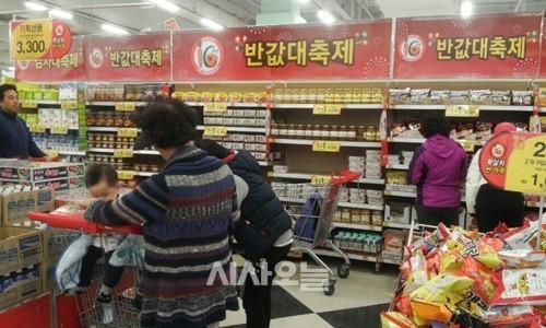 대형마트 3사, 피 튀기는 할인 전쟁