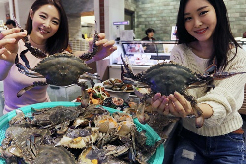 [포토]신세계백화점, 진도 햇 꽃게 선봬