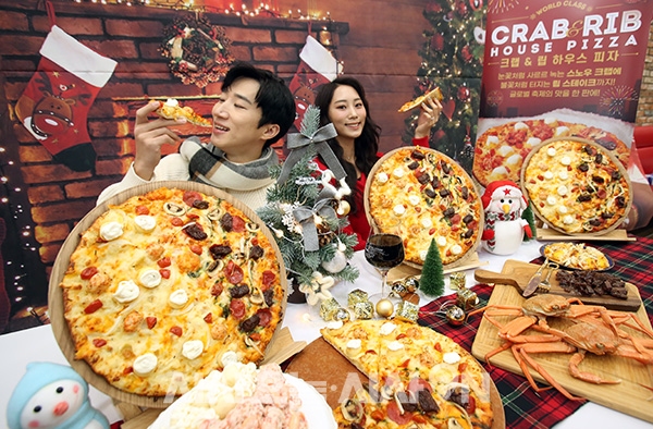도미노피자, 프리미엄 하프엔하프 크랩& 립 하우스 파자 출시 [포토오늘]