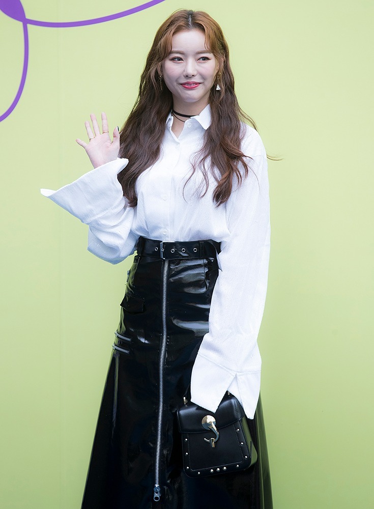 달샤벳 세리 사랑스러운 손인사