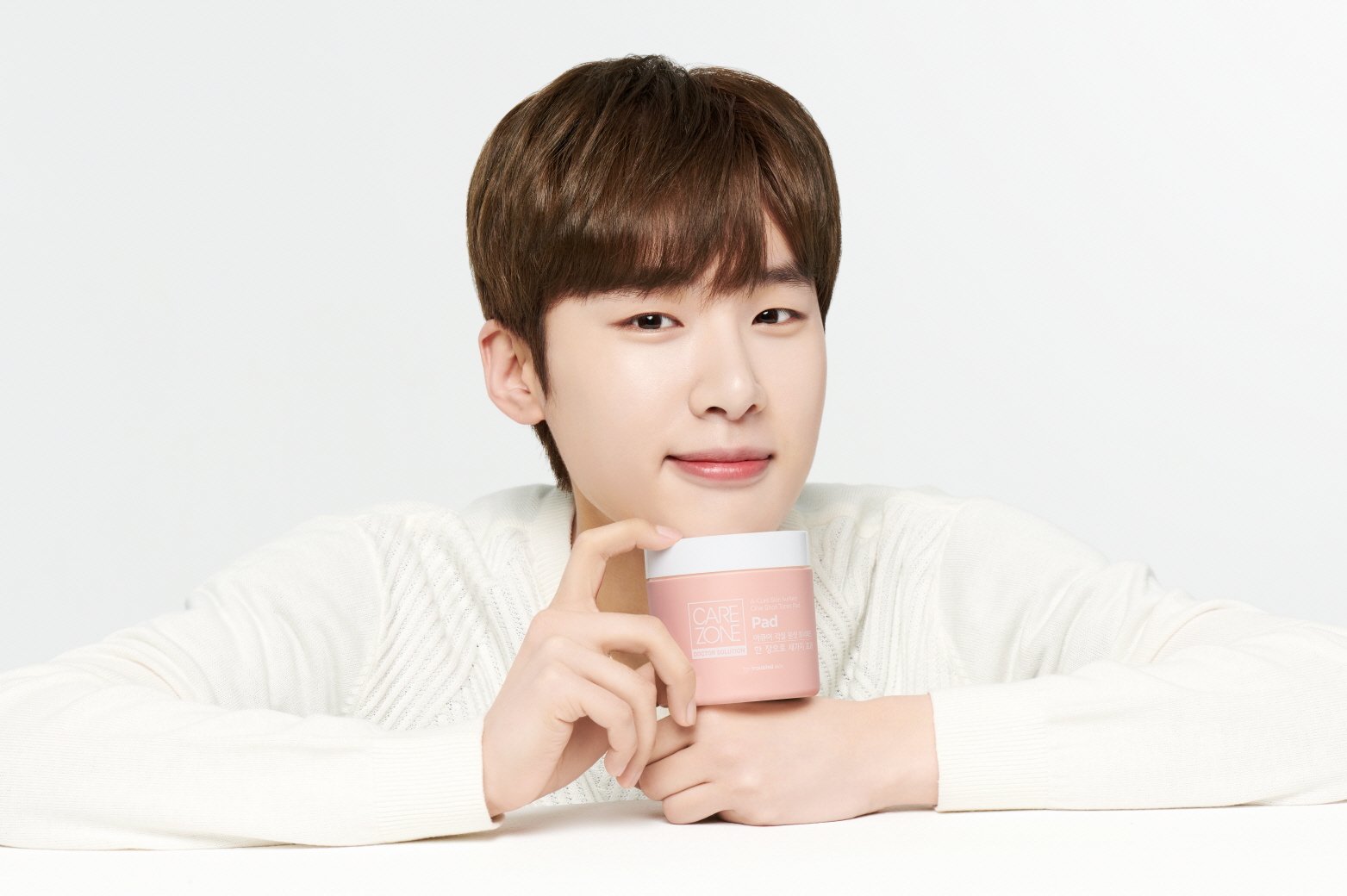 이태원클라쓰 김동희 나랑 복숭아할래?…LG생건 케어존 모델