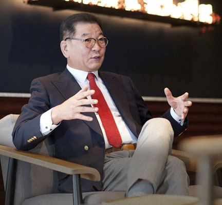 호실적에도 주가 곤두박질치는 신성통상…상폐 전초작업?