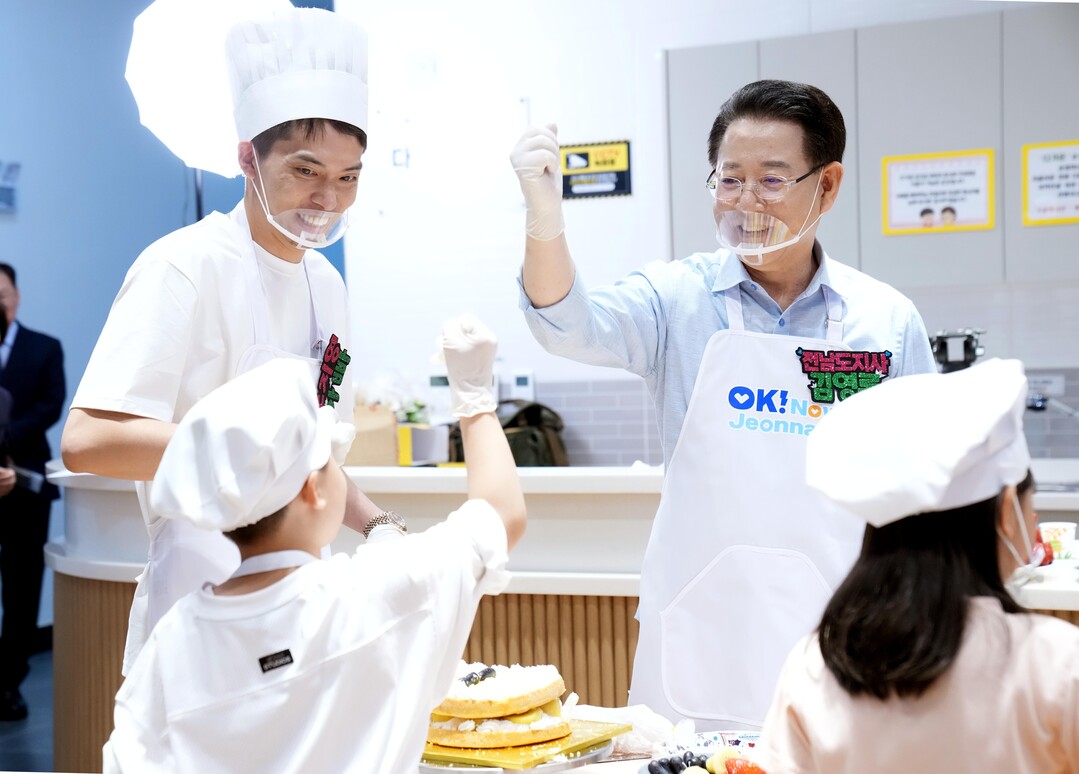 [포토] 김영록 전남지사, 가정의 달 기념 어린이 쿠킹 클래스 참석