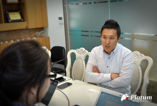 [포토] 인터뷰중인 여행박사 주성진 대표