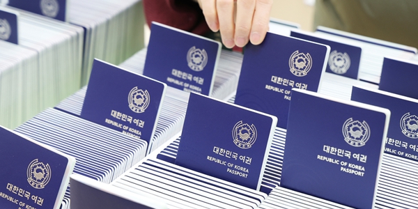 설날 해외여행 예약 1만 배 늘었다, 항공·여행주 어디까지 날아오를까