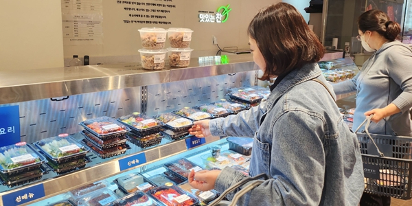 롯데백화점 서울 잠실점 반찬 매장 맛있는찬 열어, 6~7일 4팩 1만 원 행사