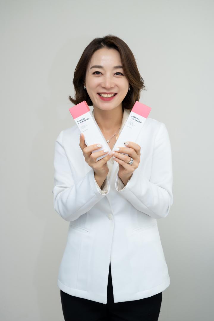 지인산부인과 김정연 원장, 크랜베리여성청결제 선봬