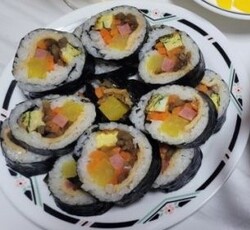 김밥 하나 먹어선 영양상 한 끼 해결 불가