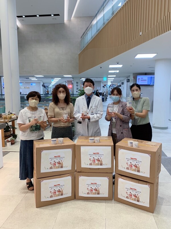 원주의료원, 음료용 컵홀더 활용한 이색 홍보 캠페인!