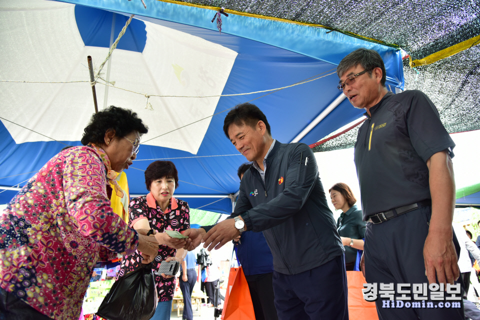 윤경희 청송군수, 전통시장 찾아 상인 격려
