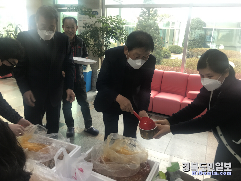 칠곡한우장터, 칠곡군보건소 공무원 및 의료진 국밥 제공