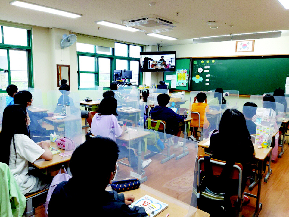 칠곡 왜관초 온(溫)세상 만들기 버스킹 성료
