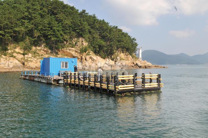 낚시춘추, 이색 호황터 체험-통영 추봉도 땅끝마을의 해상좌대 벵에돔낚시 해보셨나요?