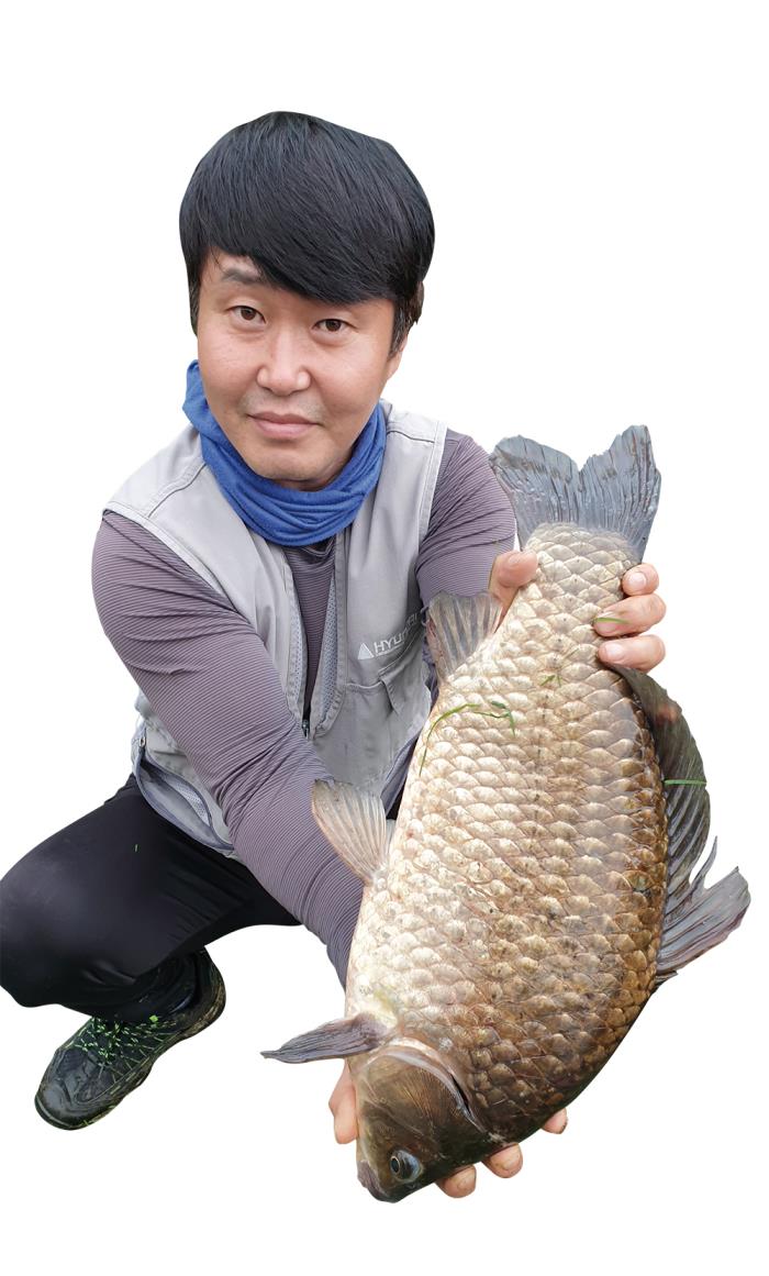 [대어] 제천 오미지_올해도 5짜 낚였다!_레드피싱 장재호 회원, 우안 민가 앞에서 51cm 낚아