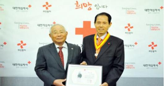 박흥석 ㈜럭키산업 회장,광무장 금장 수상