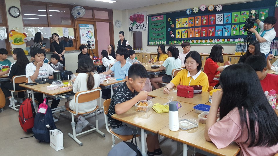 급식 그리워요… 조리 선생님들 빨리 돌아오셨으면…