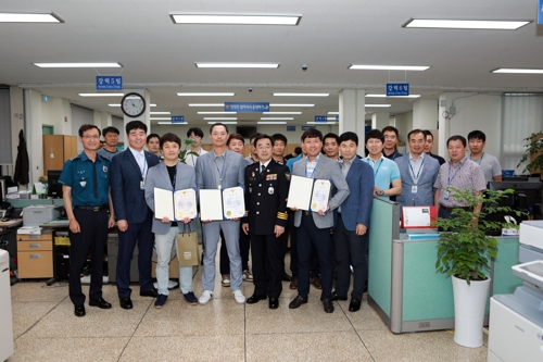 믿고 기다린 보람 광주경찰청장, 강도 조기 검거 형사들 표창