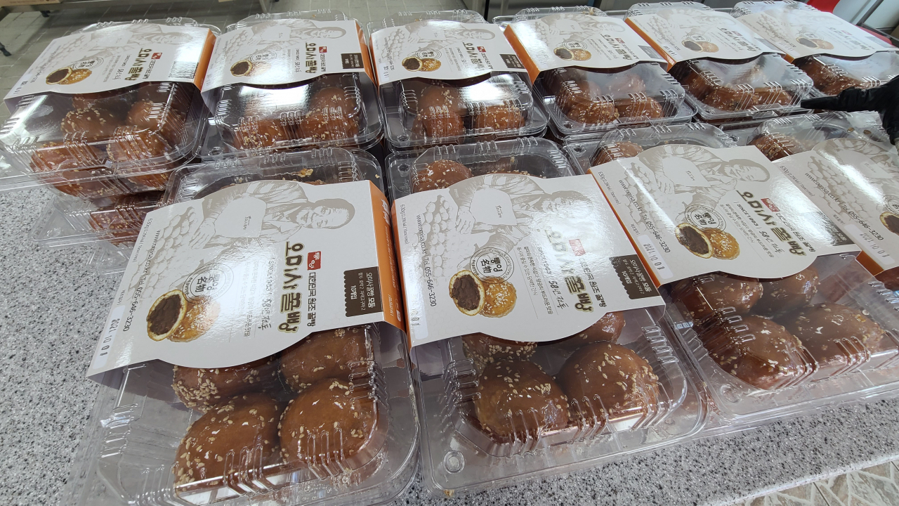 통영 와서 꿀빵 안먹고 가면 서운하대요